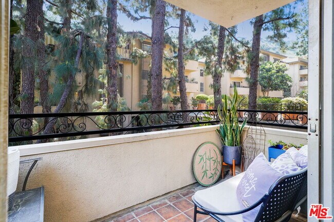 property at 6728 Hillpark Dr