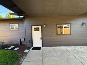 1334 SW 8th Ave in Albany, OR - Building Photo - Building Photo