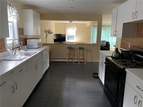 23 Carey St in Newport, RI - Building Photo - Building Photo