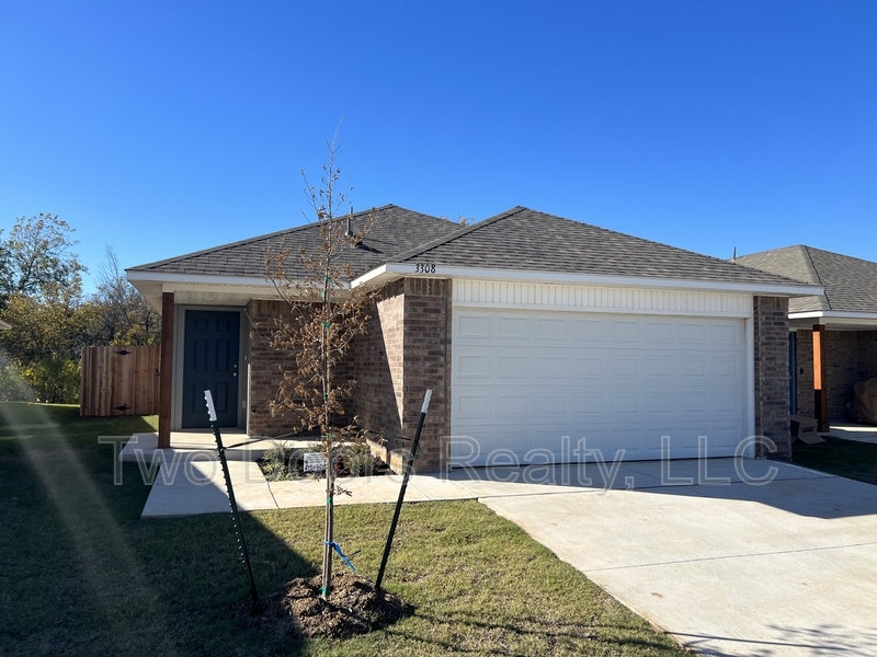 3308 Hickory Stick Dr in Chickasha, OK - Foto de edificio