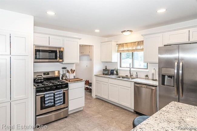 property at 3800 Elmhurst Ave