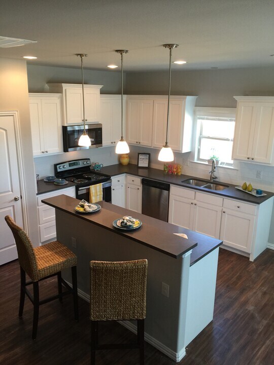 4928 villas drive in Sanger, TX - Building Photo