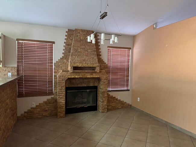 8214 James Grayson Dr in Las Vegas, NV - Foto de edificio - Building Photo