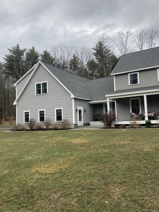 5 Oak Hill Trl, Unit Garage apt in Cape Neddick, ME - Building Photo