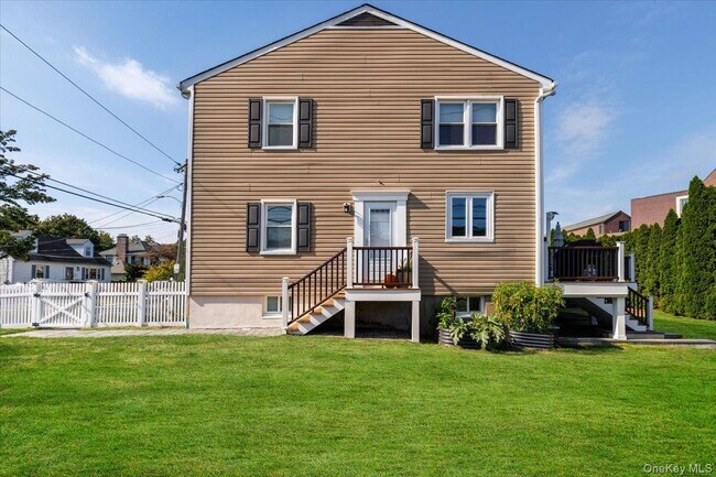 105 Florence St in Mamaroneck, NY - Building Photo - Building Photo