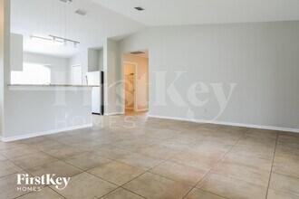 1618 Purple Ln in North Port, FL - Foto de edificio - Building Photo