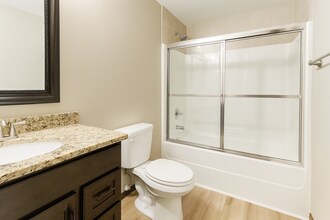 729-731 Deer Haven Ct in Wichita, KS - Building Photo - Building Photo