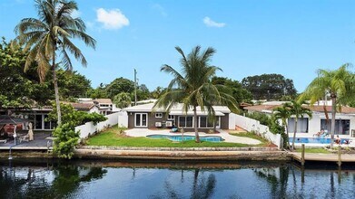 121 Almar Dr in Wilton Manors, FL - Building Photo - Building Photo