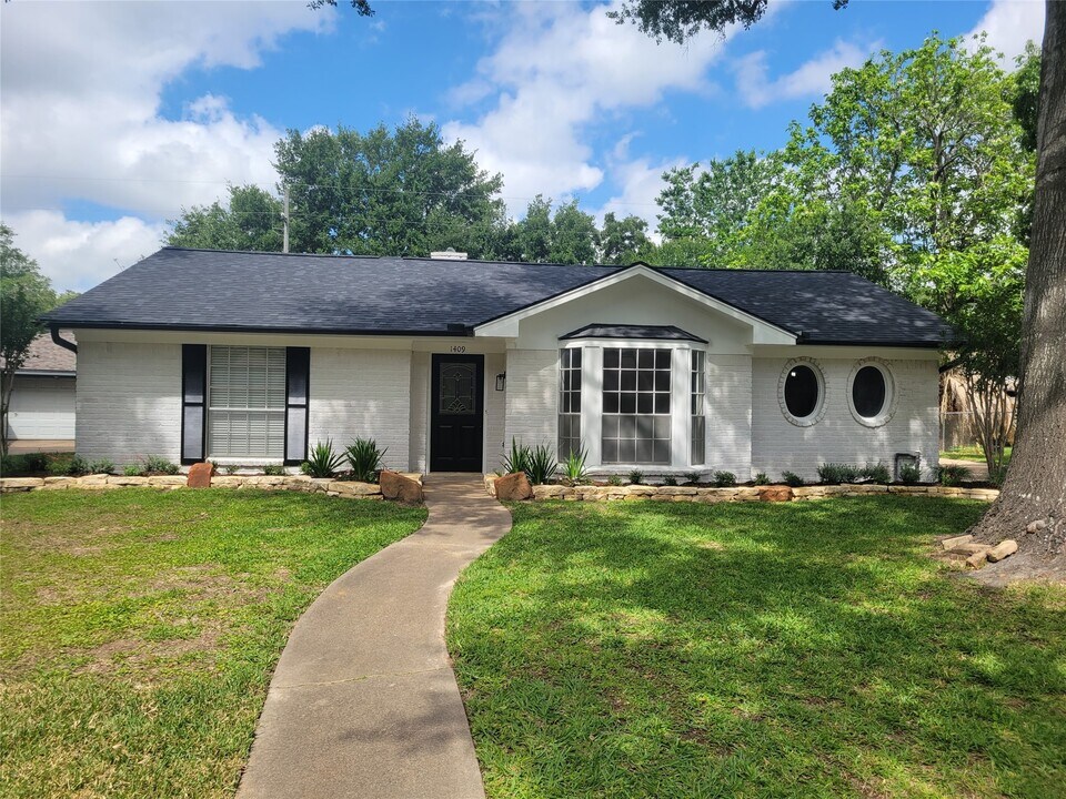 1409 Drexel Dr in Katy, TX - Building Photo