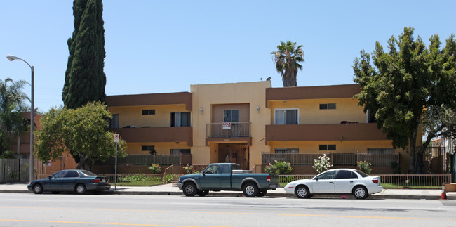 7645 Laurel Canyon Blvd in North Hollywood, CA - Building Photo - Building Photo