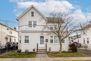 9 Hanover Pl in Rockville Centre, NY - Building Photo