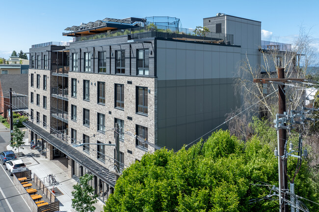 Shared Roof Project in Seattle, WA - Foto de edificio - Building Photo