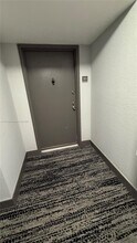 16565 NE 26th Ave in North Miami Beach, FL - Building Photo - Building Photo