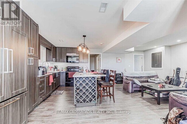 15 Niddery St in Courtice, ON - Building Photo - Building Photo