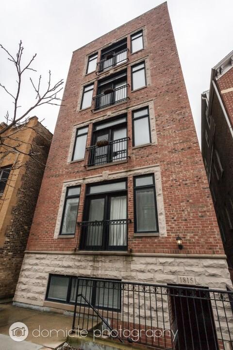 1815 W Armitage Ave in Chicago, IL - Building Photo