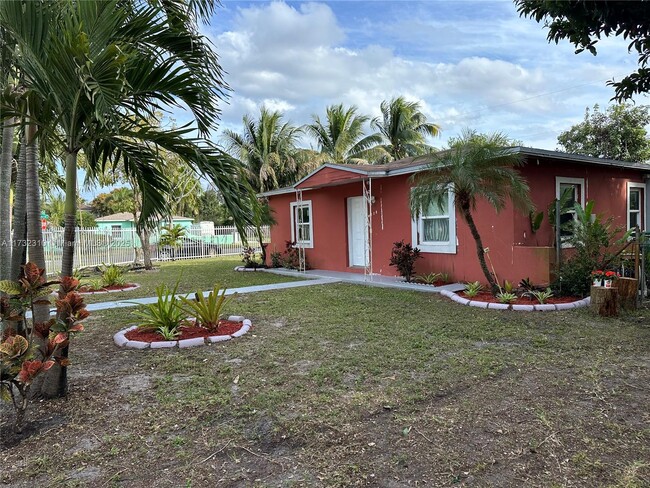 770 Sultan Ave in Opa Locka, FL - Building Photo - Building Photo