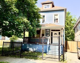8232 S Marquette Ave in Chicago, IL - Building Photo