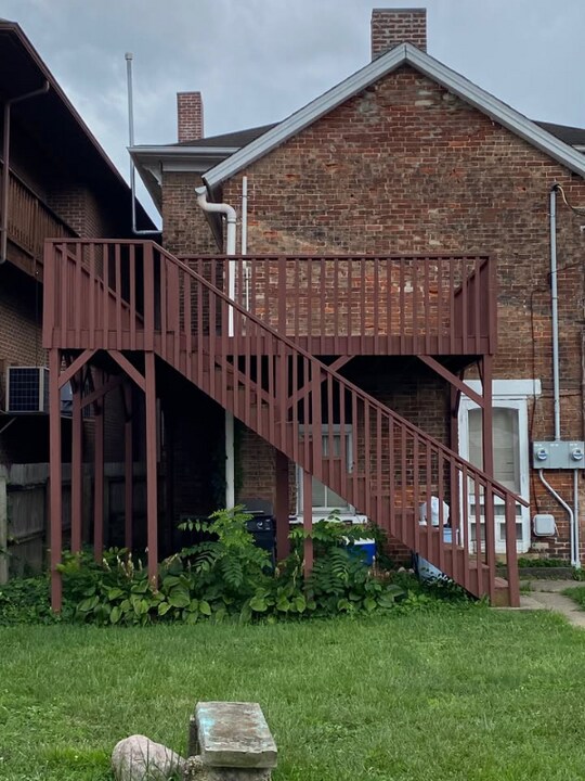 1 E Main St-Unit -Upstairs in Chillicothe, OH - Building Photo