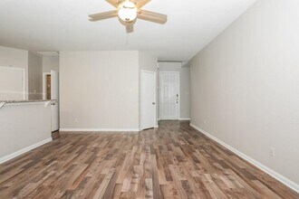 719 Springwood Dr in Conroe, TX - Building Photo - Building Photo