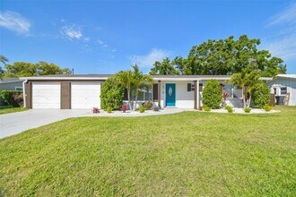 3922 Fontainebleau Dr in Tampa, FL - Building Photo - Building Photo