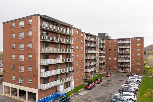 Cherrywood Apartments in Hamilton, ON - Building Photo - Primary Photo
