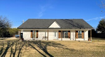 713 Overlook Dr in Cleburne, TX - Building Photo
