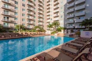 Camden Brickell in Miami, FL - Building Photo