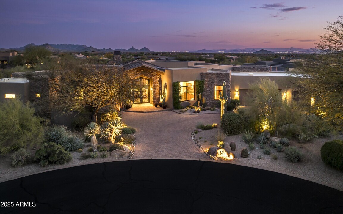 9889 E Hidden Valley Rd in Scottsdale, AZ - Building Photo