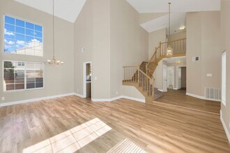 3201 Angeleno Pl in Palmdale, CA - Foto de edificio - Building Photo