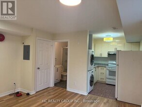 1606 Queen St E in Toronto, ON - Building Photo - Building Photo