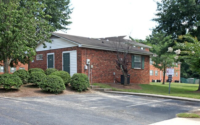 Alexander Homes, Greensboro: Welcome Home ... in Greensboro, NC - Foto de edificio - Building Photo