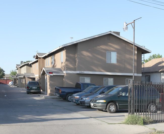 12847 Avenue 413 Ave in Orosi, CA - Foto de edificio - Building Photo