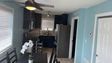 206 10th St in St. Augustine, FL - Building Photo - Building Photo