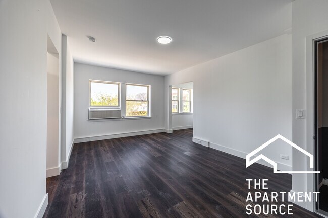 1555 W Hollywood Ave in Chicago, IL - Building Photo - Building Photo
