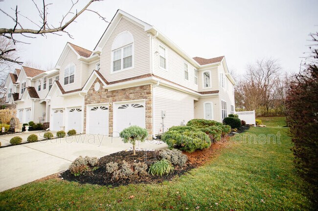 42 Tudor Ct in Evesham, NJ - Building Photo - Building Photo