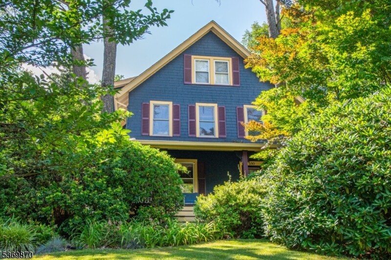 530 Mountain Ave in North Caldwell, NJ - Building Photo