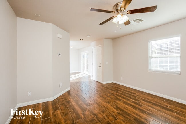 10550 W Gilmore Ave in Las Vegas, NV - Building Photo - Building Photo