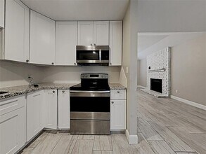 14020 Schroeder Rd-Unit -108 in Houston, TX - Building Photo - Building Photo