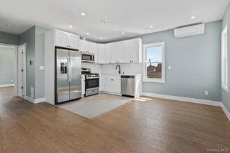 76 Crotona Ave in Harrison, NY - Building Photo - Building Photo