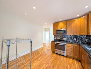 7 Bonner Ave, Unit 2 in Medford, MA - Foto de edificio - Building Photo