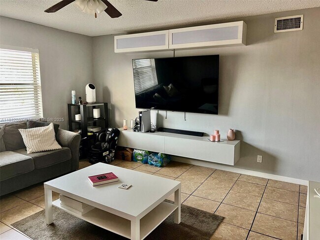 2521 Pierce St in Hollywood, FL - Building Photo - Building Photo