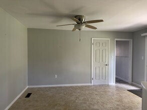 837 Martin Ave in Ephrata, PA - Foto de edificio - Building Photo