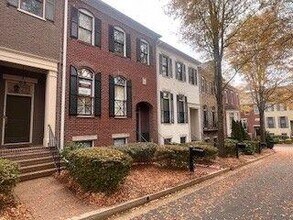 144 W Ridge Way in Roswell, GA - Building Photo - Building Photo