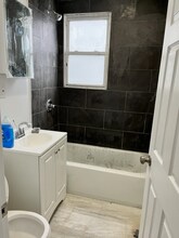 442 N Grove St in East Orange, NJ - Foto de edificio - Building Photo