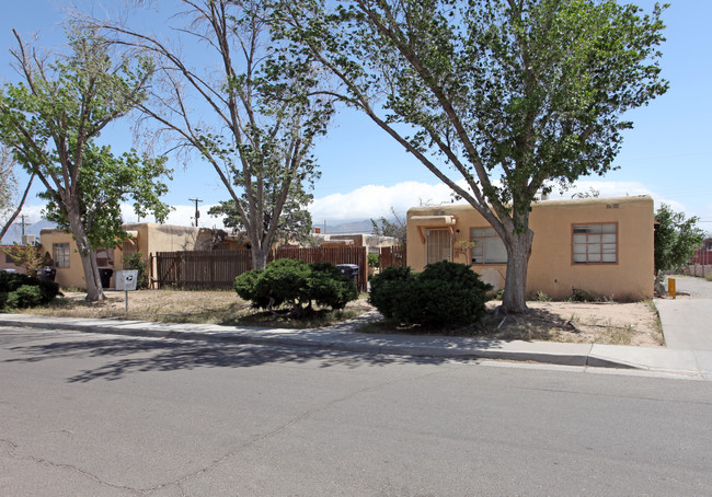 224-230 Grove St NE in Albuquerque, NM - Foto de edificio - Building Photo