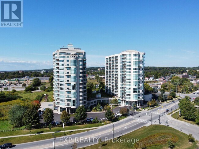 6 Toronto St in Barrie, ON - Building Photo - Building Photo