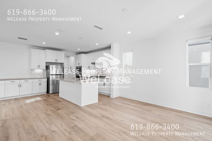 11050 Solstice Wy in San Diego, CA - Building Photo