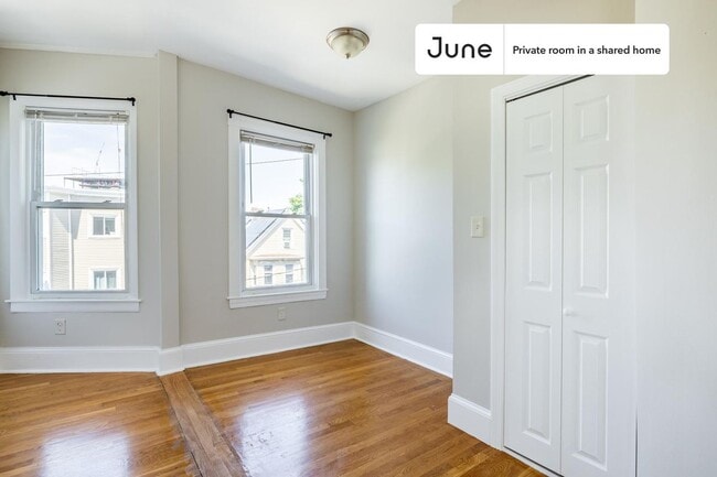 Private bedroom in 3 bed/1 bath Home in Boston, MA - Building Photo - Building Photo