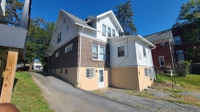 626 W College Ave in State College, PA - Building Photo - Building Photo