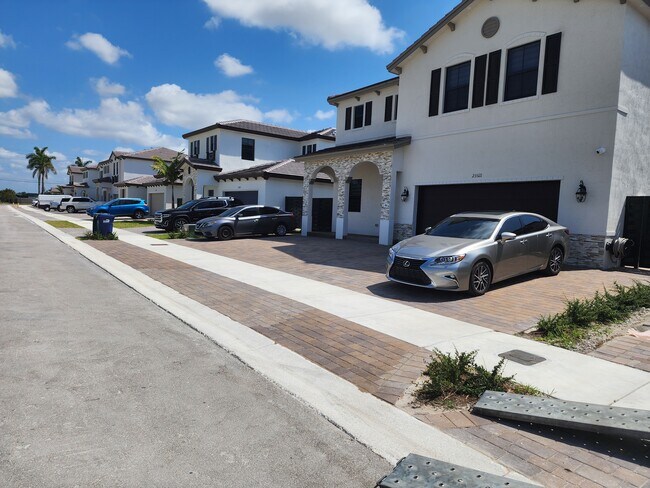 23339 SW 133rd Ave, Unit 23339 SW 133Ave in Homestead, FL - Foto de edificio - Building Photo